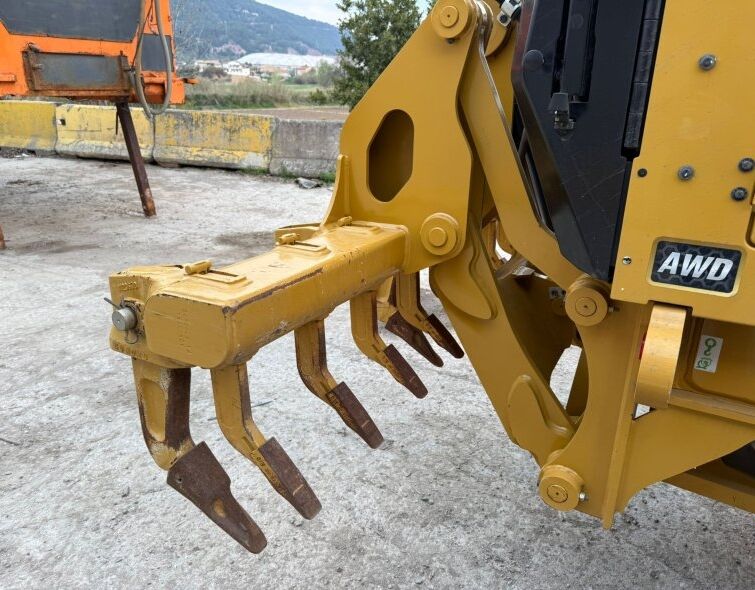 CATERPILLAR  140 AWD ***IMPECCABLE***